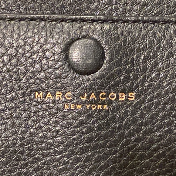 MARC JACOBS NEW YORK EMPIRE CITY WALLET CROSBODY BAG PURSE GOLD CHAIN - Picture 7 of 16